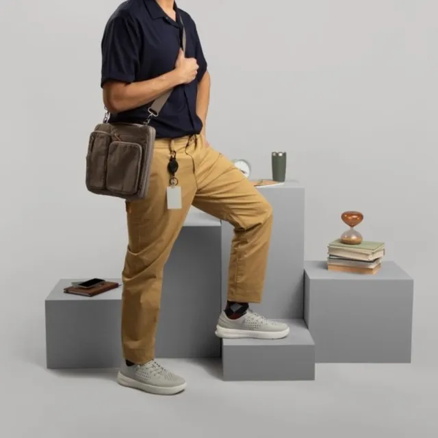 【Crocs】男鞋 InMotion舒樂 繫帶鞋 SportsSneaker 運動鞋(210831)