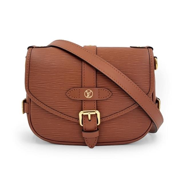 高階皮革製成的 LV M23470 馬鞍包，採用經典 Epi 水波紋設計，搭配 Saumur BB 雙子星圖案，適合日常與正式場合使用，兼具時尚與實用性。