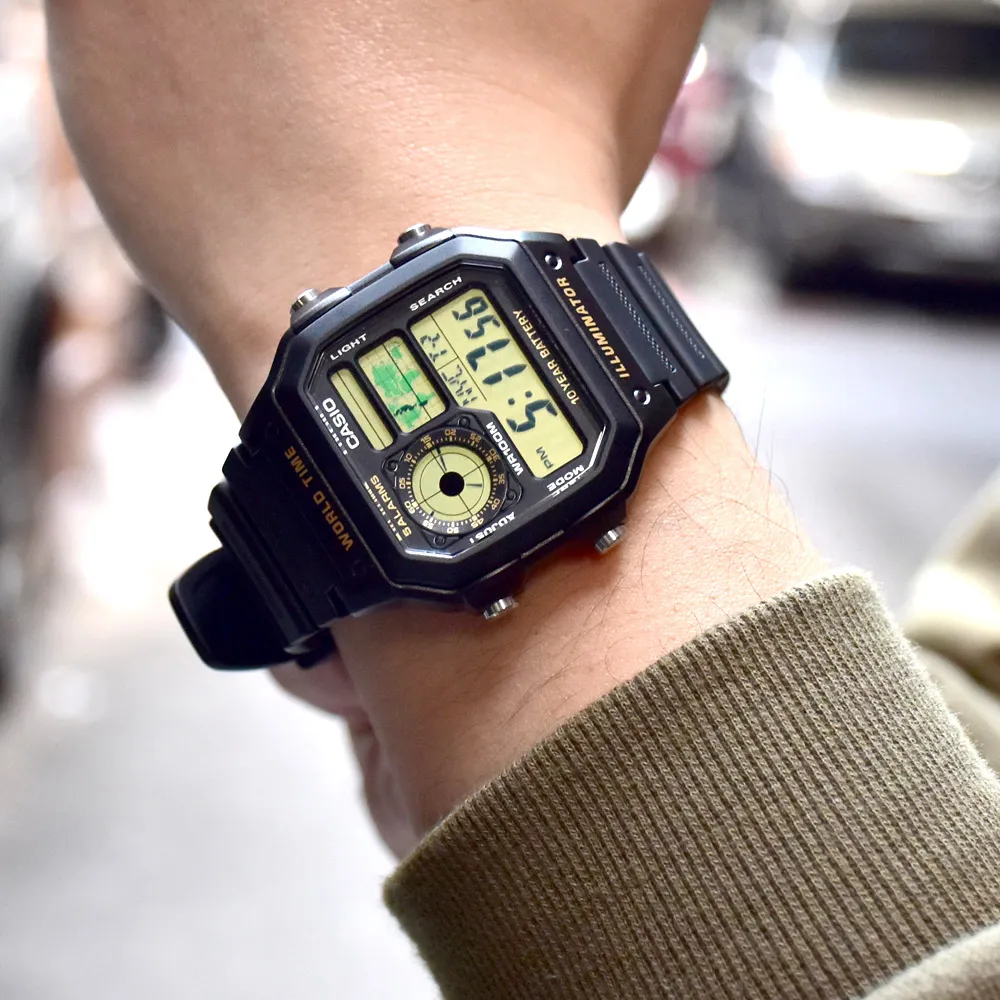 【CASIO 卡西歐】CASIO手錶方形黑金地圖電子錶(矽膠錶)