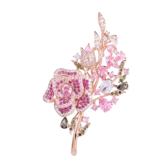 【VERDNIA】復古粉紅鋯石玫瑰花束胸針 華麗閃耀別針 4.0 x 7.2 cm(玫瑰金色大衣披肩胸花/圍巾西裝外套徽章)