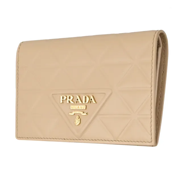 【PRADA 普拉達】經典浮雕三角LOGO皮革格紋多卡對折中夾(沙色)