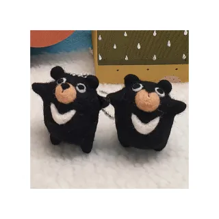 我要抱抱系列—黑皮熊抱抱羊毛氈材料包套組–（附金屬珠鍊吊飾、全程影音教學）