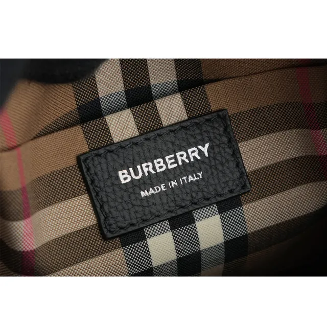 【BURBERRY 巴寶莉】Paddy 銀字素面牛皮直式斜背包(黑色)