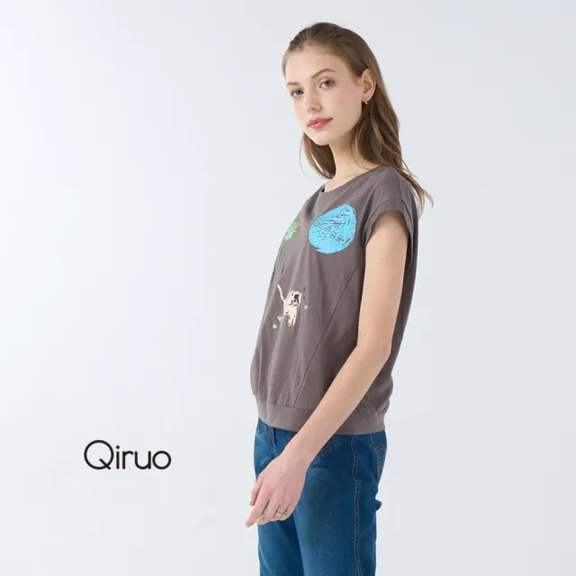 【Qiruo 奇若名品】上等精緻棉薄款透氣一字領小插畫小包袖咖啡短袖上衣7038A