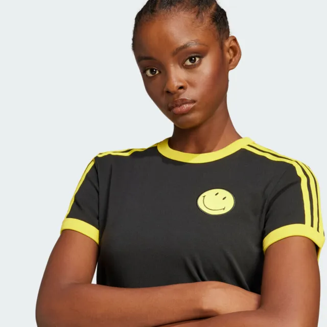 【adidas 愛迪達】Smiley Cali Tee 女 T恤 運動上衣 休閒短袖 黑 黃 亞版(JD2738)