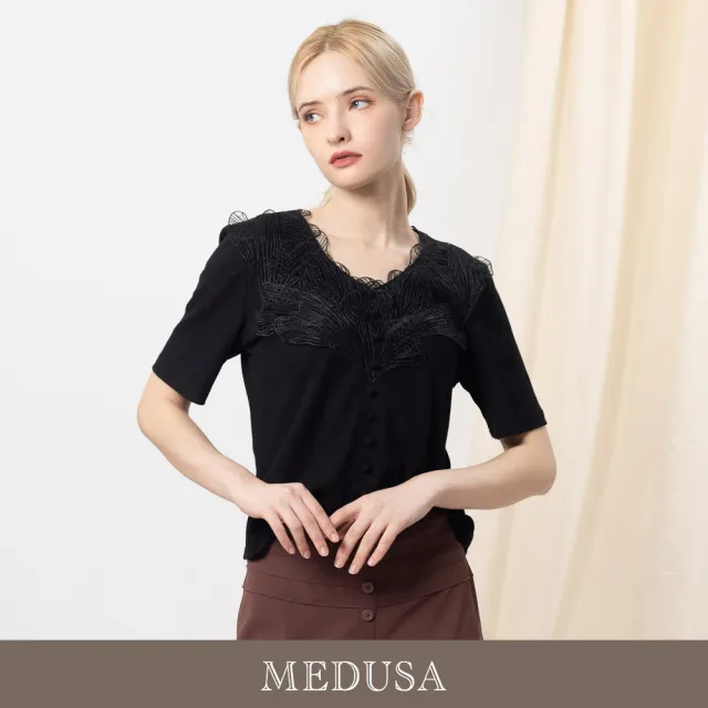 【MEDUSA 曼度莎】現貨-藝術蕾絲小圓釦嫘縈上衣(M-XL)|女休閒上衣 蕾絲上衣 氣質穿搭(601-34001)