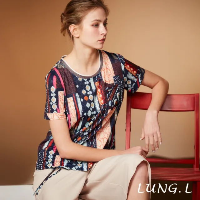 【LUNG.L 林佳樺】LR58A 藍色圖騰印花下擺綁結短袖上衣(春夏新品)