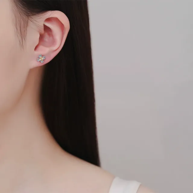 【A&R】莫桑鑽80分星星款耳環附精美禮盒(S925純銀  抗過敏 耳釘 情人節 生日 禮物)
