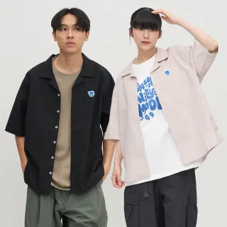 【plain-me】男女款 小P社長開領短袖襯衫 PLN3348-242(淺灰 白 短襯衫 短袖上衣 休閒 休閒上衣)