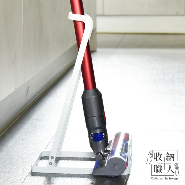 【收納職人】日式簡約立式吸塵器收納架_2色任選 (dyson 收納架 客廳收納 吸塵器收納 吸塵器支架)