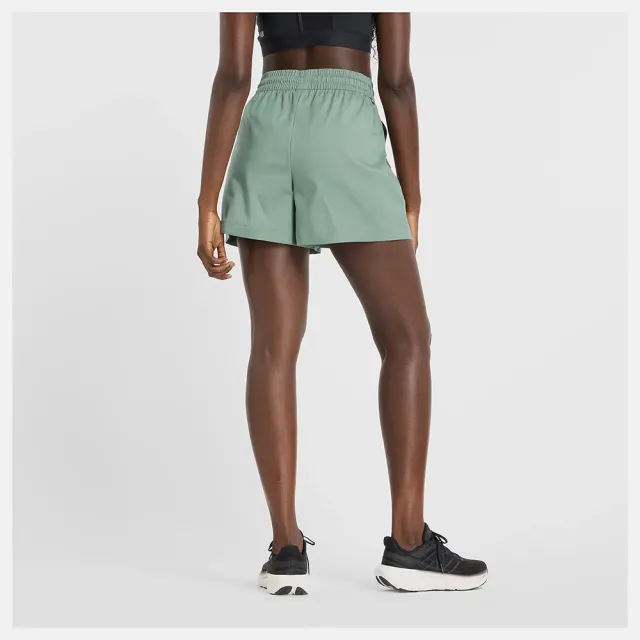 【NEW BALANCE】NB 多口袋短褲 短褲 運動 休閒 女 綠色(WS51540DKJ-F)