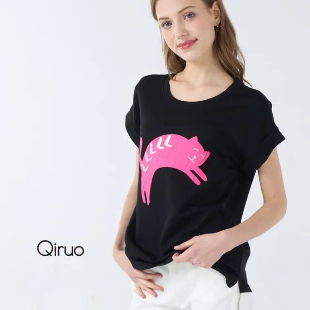 【Qiruo 奇若名品】U領棉質T袖口反摺胸前亮粉貓咪圖印花黑色上衣7001A