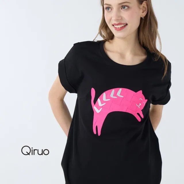 【Qiruo 奇若名品】U領棉質T袖口反摺胸前亮粉貓咪圖印花黑色上衣7001A