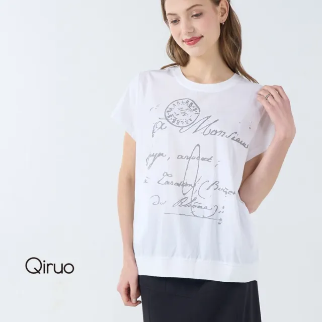 【Qiruo 奇若名品】小圓領 下擺縮口 胸前英文郵標白色棉質上衣3238A