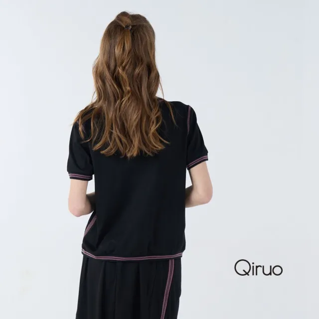 【Qiruo 奇若名品】軟棉質 滾紫色双線 胸前亮彩造型圖 圓領黑色上衣7077A