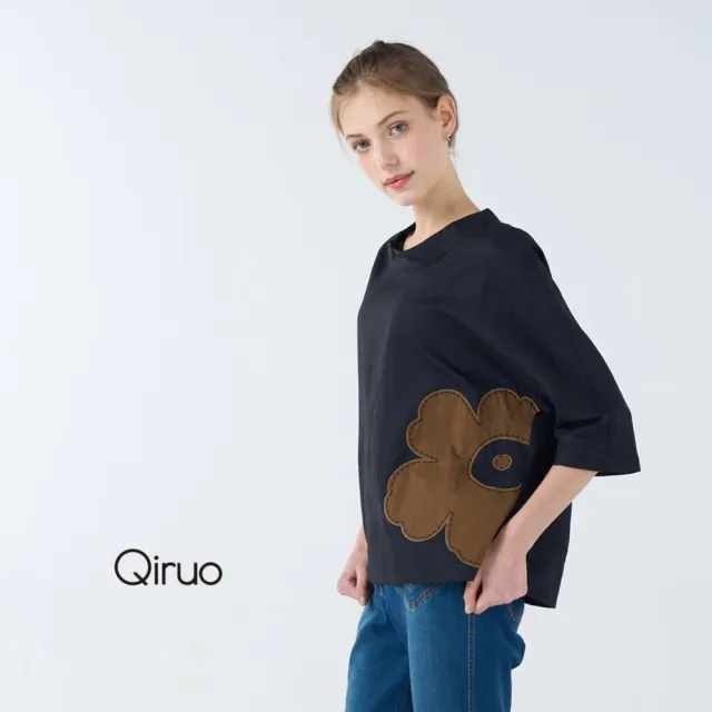 【Qiruo 奇若名品】棉麻質感七分袖大圓弧領 寬鬆古風腰間車縫大花 黑色上