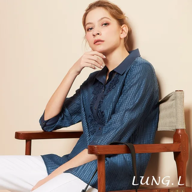 【LUNG.L 林佳樺】LR94A 藍色格紋泡泡布搭配電繡長版七分袖女裝襯衫(春夏新品 加大尺碼)