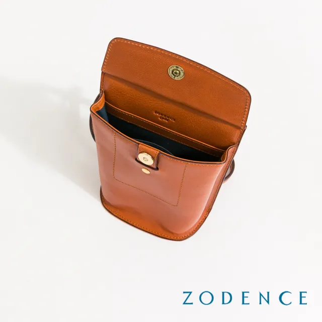 【ZODENCE 佐登司】HIM義大利植鞣革斜背手機包(經典駝)