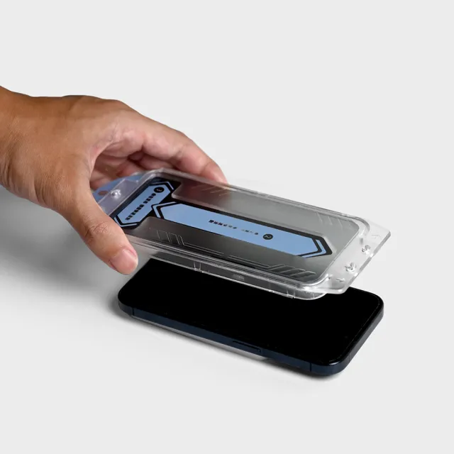 【頑皮鬼】iPhone 16/16 Plus AR抗藍光防窺保護貼(防窺/抗藍光/AR/抗菌全都有)