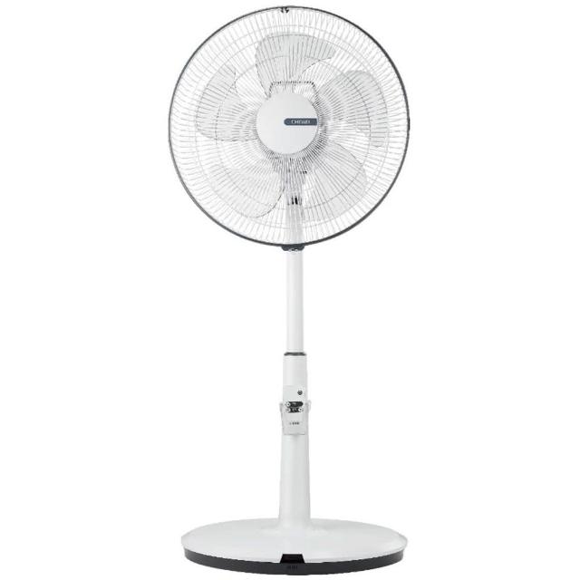 CHIMEI奇美 DC上控式轉盤搖控 DF-16A301 DC直流扇，採用背蓋免彎腰設計，方便操作遙控器，可輕鬆掌握所需風力。具備三段風速、五片式葉片，適用於冷氣、電暖器等家電使用。產品尺寸為長450x寬405x高835-1030mm，耗電功率27W，重量3.8kg，電壓110V 60Hz，並取得BSMI許可字號R63830。