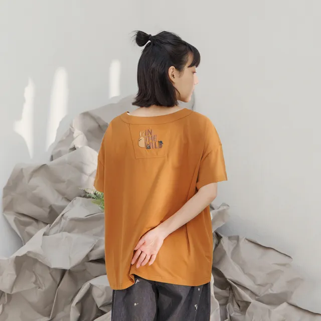 【MOSS CLUB】野外moss兔綉花落肩短袖T恤(黑 淺綠 咖)