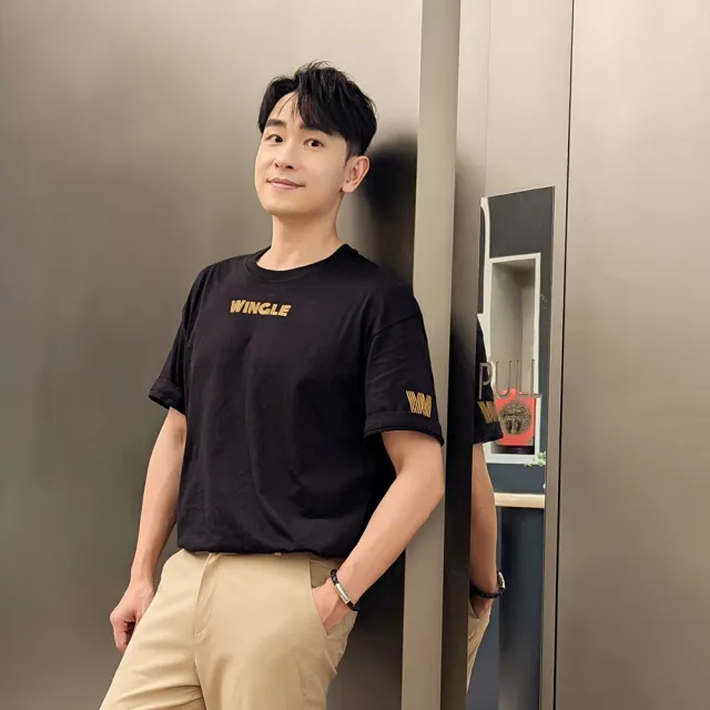 【MYDRESS】陳謙文聯名款-帥氣字母印花落肩寬鬆棉TEE