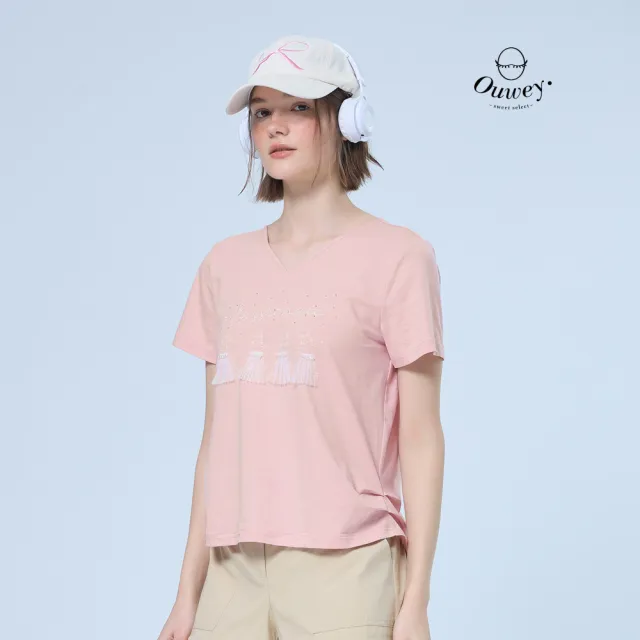 【OUWEY 歐薇】V領芭蕾貓咪印花竹節棉T恤(粉；M-XL；3252161017)
