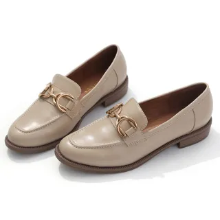 【DIANA】2.5cm質感牛皮光澤大金屬馬銜釦飾方頭低跟樂福鞋(米灰)