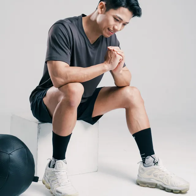 【sNug 給足呵護】CTRL3.5度工學籃球襪-黑筒(德國IF設計獎/職業球星推薦/黃金3點止滑/毛巾厚底/台灣製)