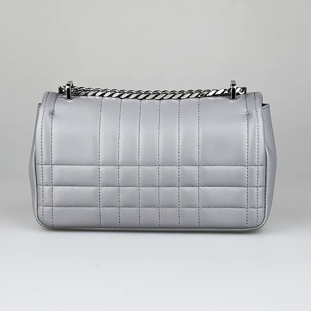 【BURBERRY 巴寶莉】BURBERRY LOLA TB字母LOGO格紋絎縫綿羊皮釦式斜背鍊帶包(雲灰)