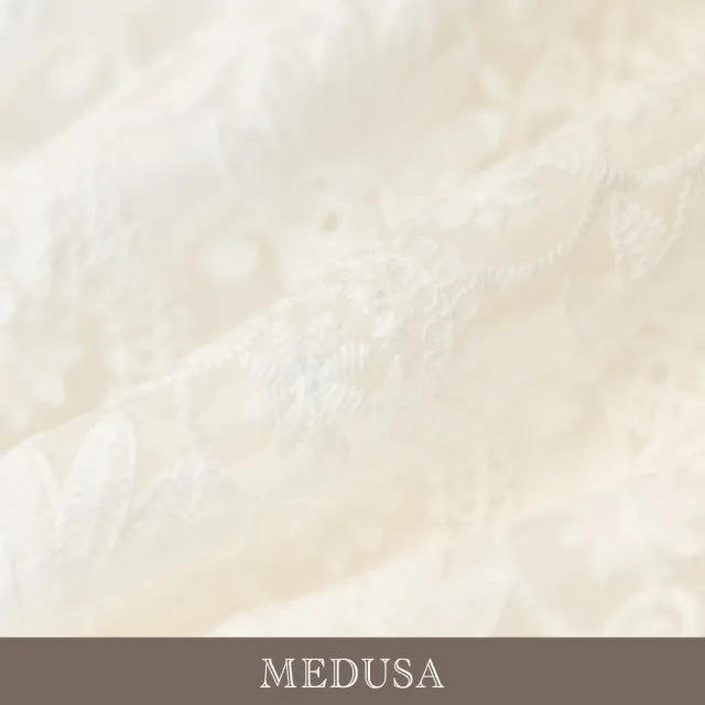 【MEDUSA 曼度莎】現貨-純白雕花不規則蕾絲襯衫（M-XL）｜蕾絲上衣 小禮服 小香風 媽媽禮服(601-5300A)