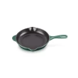 【Le Creuset】琺瑯鑄鐵鍋單柄圓煎盤23cm(藍鈴紫/綠光森林/燧石灰 3色選1)