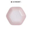【Le Creuset】瓷器雪藏時光系列六角深盤21cm(無花果/貝殼粉 2色選1)