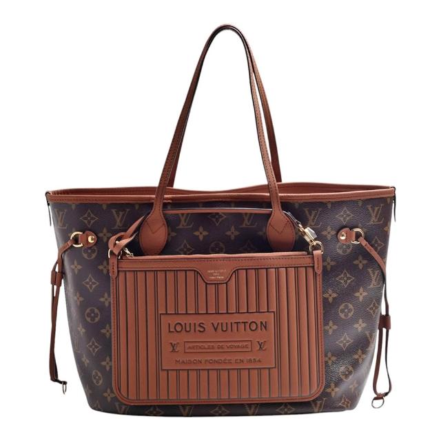 LV LOUIS VUITTON路易威登 M12061 Neverfull Inside Out MM 系列帆布牛皮雙面設計手提 / 肩背包 全新 LOUIS VUITTON 路易威登 M12061 Neverfull Inside Out MM 系列肩揹包,採用咖啡色系帆布與牛皮雙面設計,展現經典LV風格。內附LV原廠防塵袋與專櫃購買證明影本,為歐洲專櫃平行輸入商品,產地為法國。尺寸為長31cm、寬14cm、高28cm,提把高度20cm,可輕鬆搭配手提或肩背。內部設定1個內袋,可容納A4檔案,適合日常出勤與輕便出遊使用。