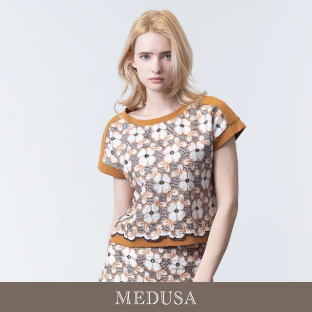 【MEDUSA 曼度莎】現貨-台灣製 焦糖花影立體刺繡上衣（M-XL）｜女休閒上衣 女短袖上衣 蕾絲上衣(601-5320A)