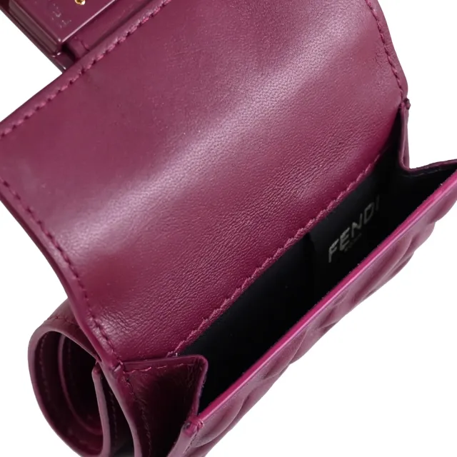 【FENDI 芬迪】金屬LOGO雙F壓紋NAPPA皮革三折小零錢短夾(紫紅)