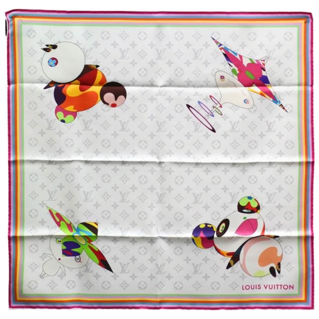 LV LOUIS VUITTON路易威登 M96273 村上隆 TM Monogram Superflat Characters 70 方巾/絲巾 全新 LOUIS VUITTON 路易威登 M96273 村上隆 TM Monogram Superflat Characters 70 方巾,白色系設計,以高品質絲製成,保留原廠包裝盒,來自義大利製造,歐洲來源,尺寸約長67cm X 寬67cm,適合女性佩戴,展現時尚與藝術風格。