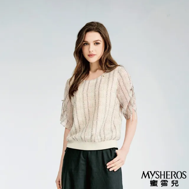 【MYSHEROS 蜜雪兒】造型雪紡上衣 附珠鑽飾胸針 泡泡布點點碎花(米)