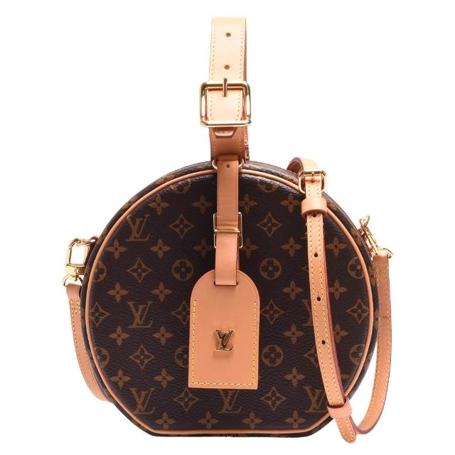 LV LOUIS VUITTON路易威登 M43514 經典 PETITE BOITE CHAPEAU 系列帆布手提 斜背包 LV LOUIS VUITTON 路易威登 M43514 經典 PETITE BOITE CHAPEAU 系列帆布斜揹包,採用高質牛皮與帆布材質,搭配原廠防塵套、品控卡與說明書,設計簡約實用,適合女性日常攜帶。咖啡色系外觀,手提與背帶兩用,內有1個布面內袋,並附有底珠設計,輕便時尚,為您帶來法式經典風格。
