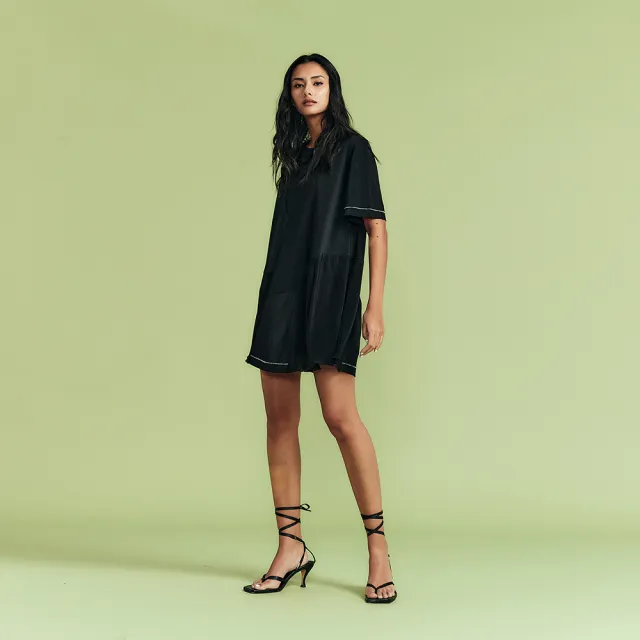 【ICHE 衣哲】Cop.Copine 法式設計簡約明線拼接光澤感造型洋裝