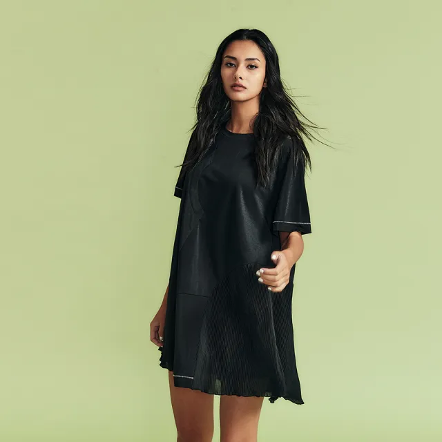 【ICHE 衣哲】Cop.Copine 法式設計簡約明線拼接光澤感造型洋裝