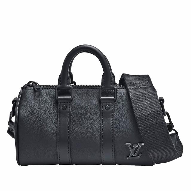 LV LOUIS VUITTON路易威登 M80950 KEEPALL 系列 Aerogram 皮革拉鍊手提/斜背包 全新 LOUIS VUITTON 路易威登 M80950 KEEPALL 系列 Aerogram 黑色牛皮拉鍊手提斜揹包,法國原產,適合女性使用。包款為兩用設計,配有原廠防塵套與背帶,輕便實用,為日常出門增添時尚風格。