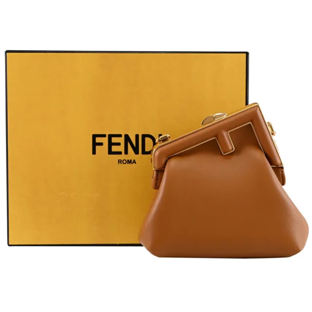 【FENDI 芬迪】Nano First Charm 品牌F LOGO頸掛鏈帶零錢包小廢包斜背包(咖)