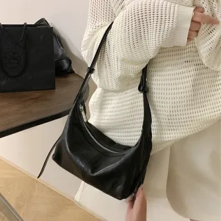 【LEEHER】羊皮包包/餃子包/斜背包/真皮包包/單肩包/腋下包/高級感/軟皮包/銀色包包/包包/