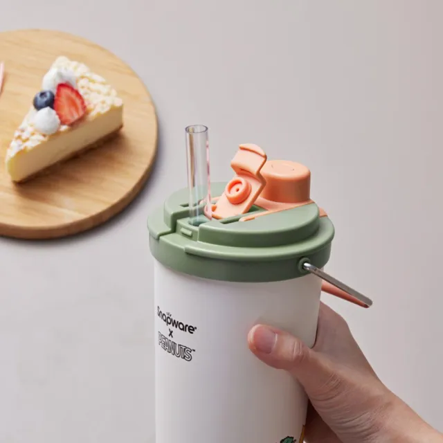 【CorelleBrands 康寧餐具】SNOOPY鋅動輕瓷大容量不鏽鋼手提保溫杯800ml(復刻黑白/露營趣-兩款任選)