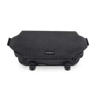 【MANDE RHODE 曼德羅德】格紋蓋釦造型斜背包(A5899K)