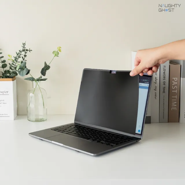 【頑皮鬼】MacBook Air 13.6吋 防窺保護貼/防窺片(台灣製造｜防窺+抗藍光｜Mac專屬磁吸式)