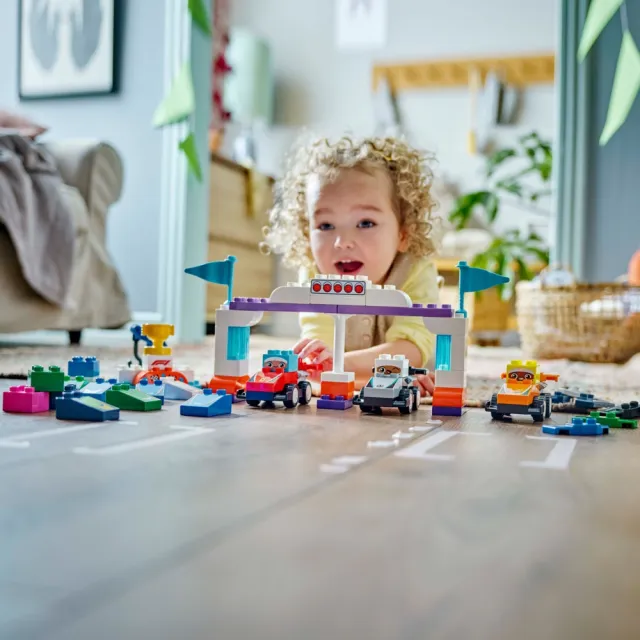 【LEGO 樂高】得寶系列 10445 F1車隊賽車和賽車手(交通工具 幼兒積木 兒童玩具 學習積木 禮物)