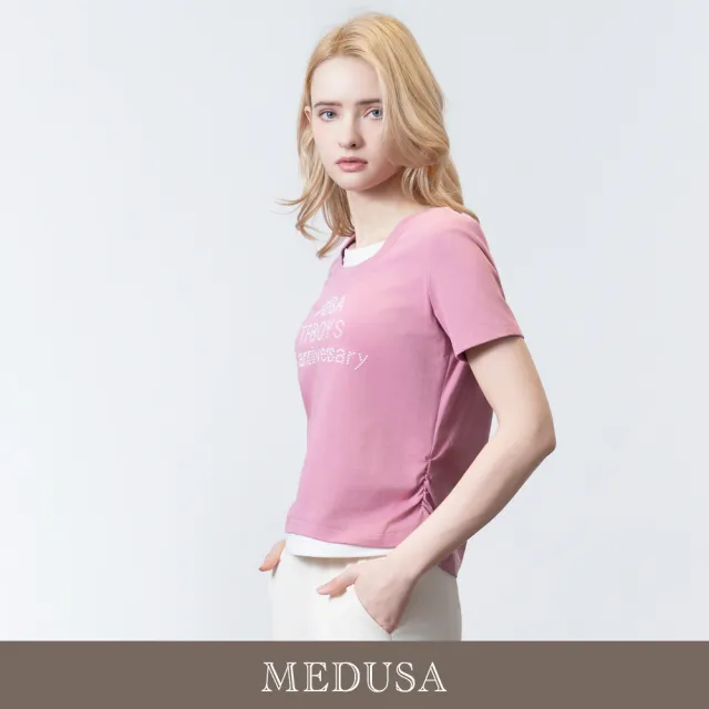 【MEDUSA 曼度莎】現貨-假兩件字母抽皺層次感T恤 - 2色（M-XL）｜女短袖T恤 休閒上衣 短袖上衣(601-35701)