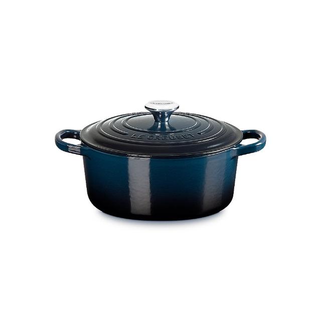 【Le Creuset】典藏琺瑯鑄鐵鍋圓鍋 22cm(夜謐藍-霓彩頭-內鍋白)